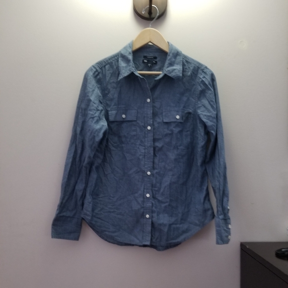 GAP Tops - 🥳4/$20! Gap button down denim top